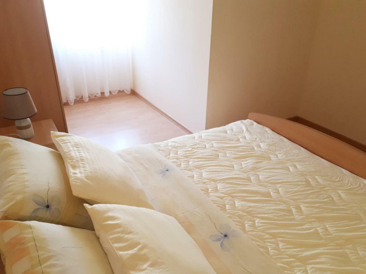 Apartments Dani Бол Екстериор снимка