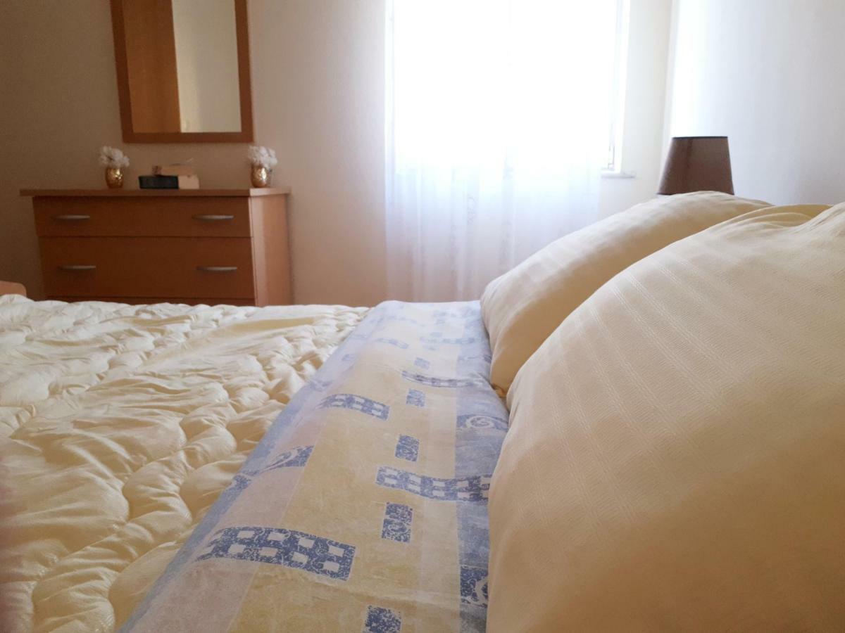 Apartments Dani Бол Екстериор снимка