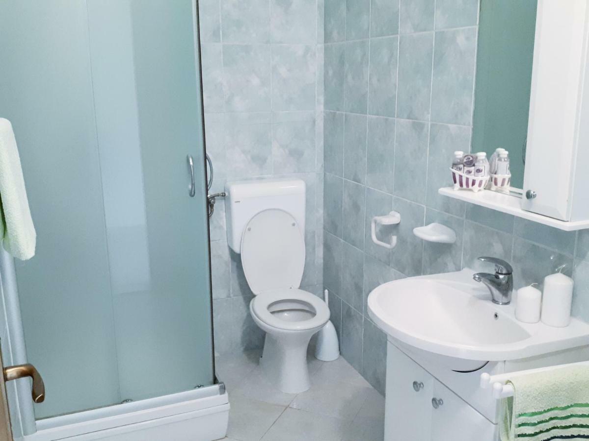 Apartments Dani Бол Екстериор снимка