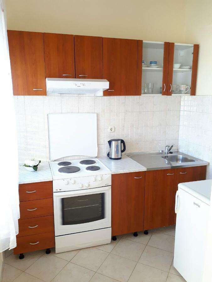 Apartments Dani Бол Екстериор снимка