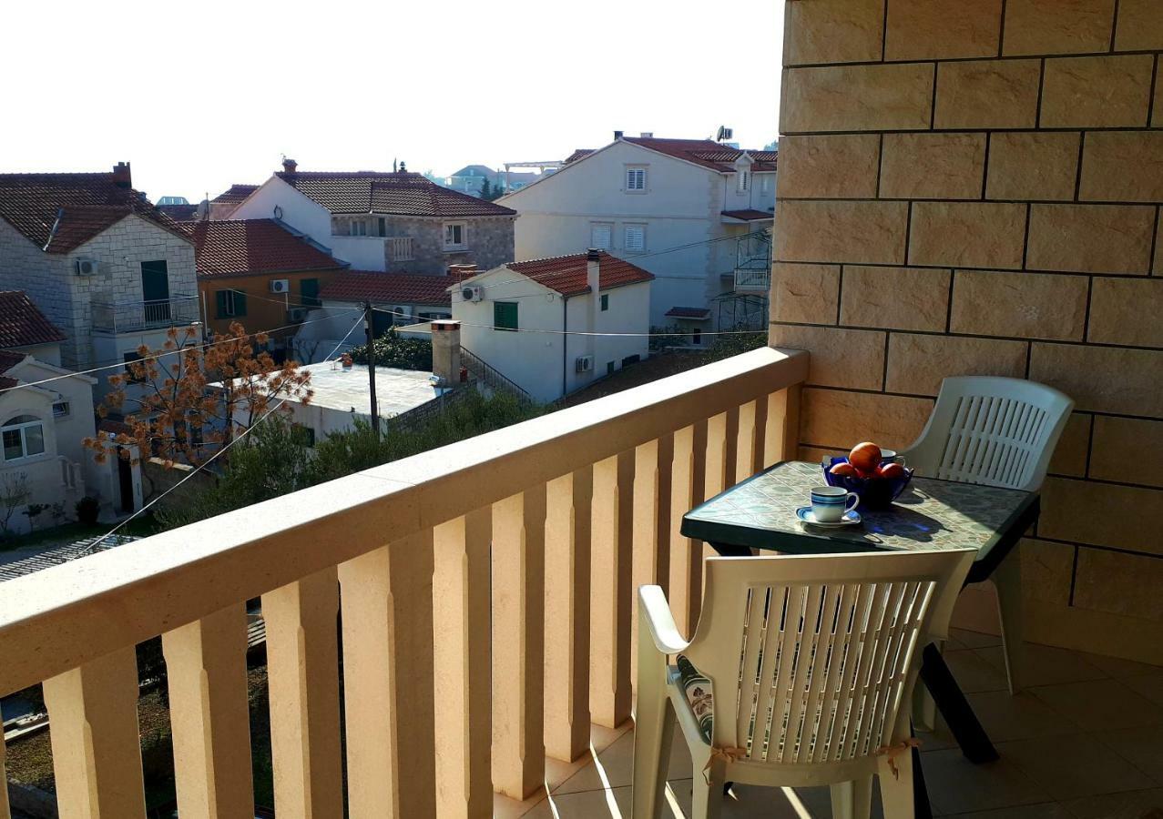 Apartments Dani Бол Екстериор снимка