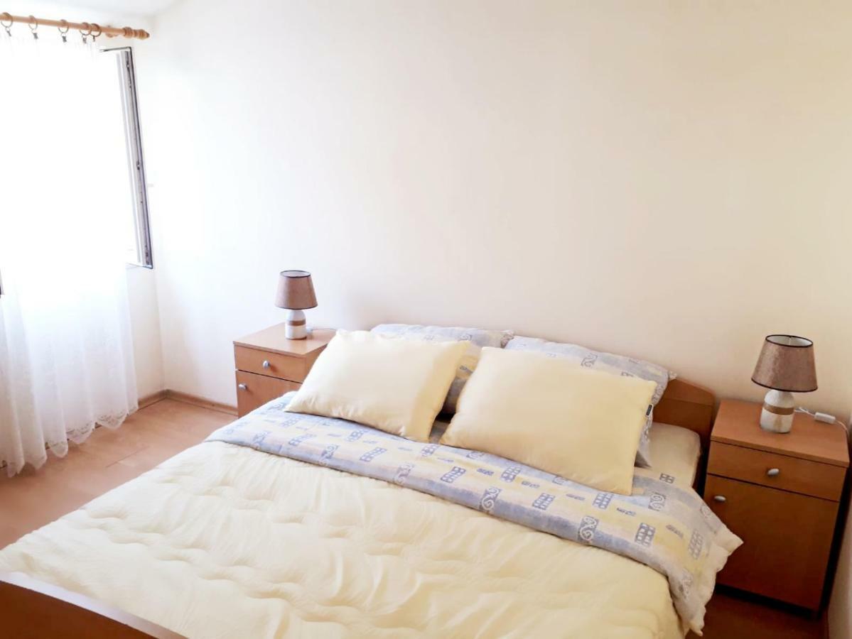 Apartments Dani Бол Екстериор снимка