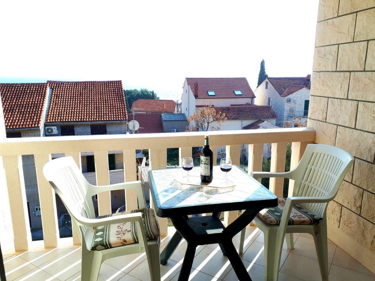 Apartments Dani Бол Екстериор снимка